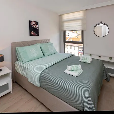 아파트 Convenient With Central Location In 무글라