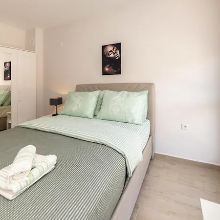 아파트 Convenient With Central Location In *