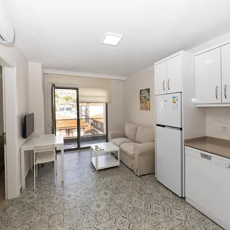 아파트 Convenient With Central Location In