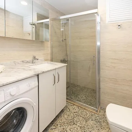 Convenient With Central Location In 아파트 *